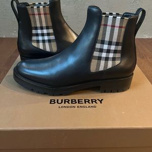 Burberry boots